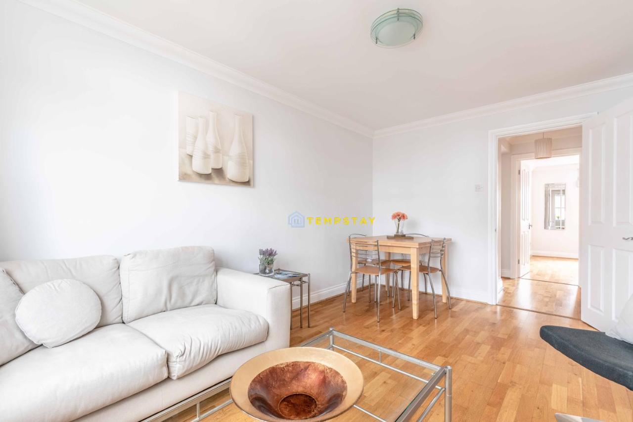Perfect Spot In Central Windsor & Free Parking! Eksteriør billede